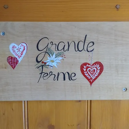 La Ferme D'henriette, A *